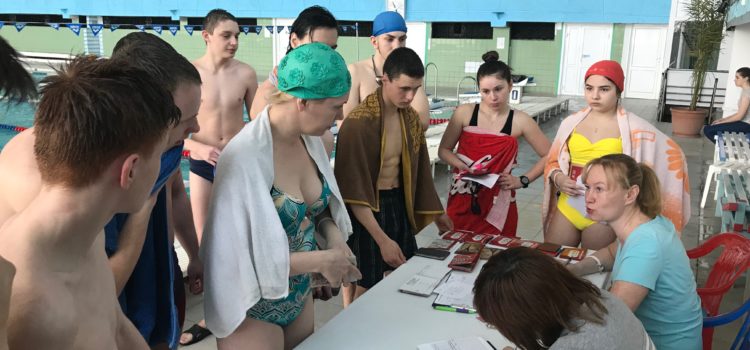 04 апреля пересдавали норматив “плавание” старшеклассники и взрослое население.
