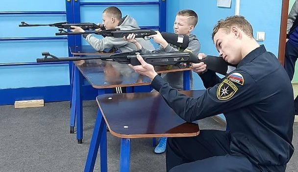 Выполняем стрельбу из электронного оружия Выполняем стрельбу из электронного оружия
